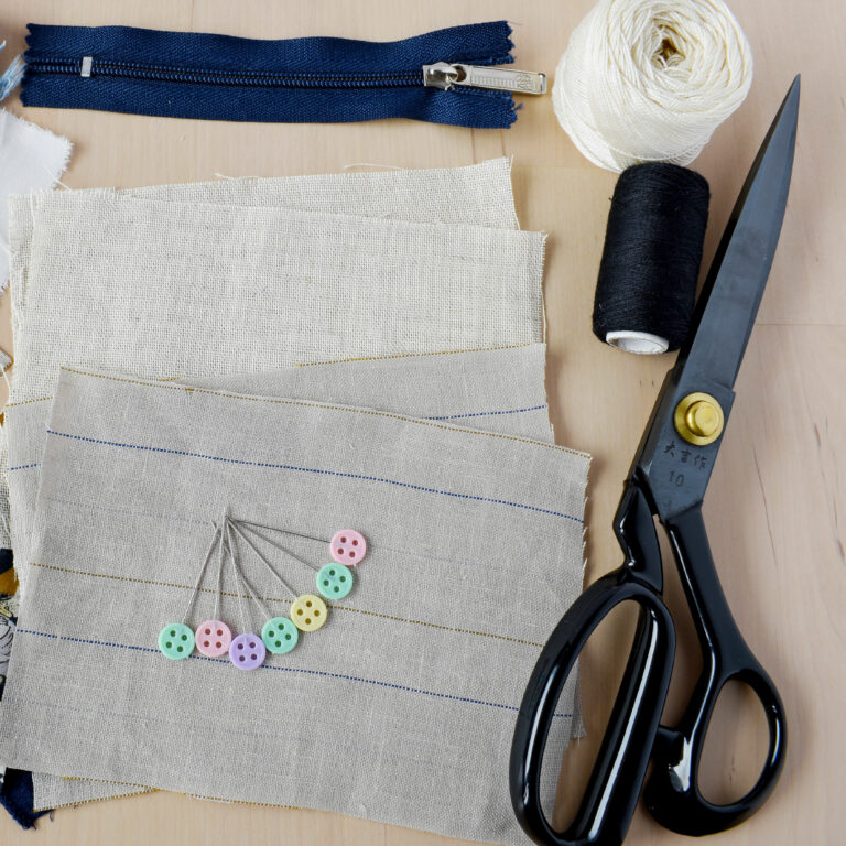 Materials and tools for zipper pouch sewing